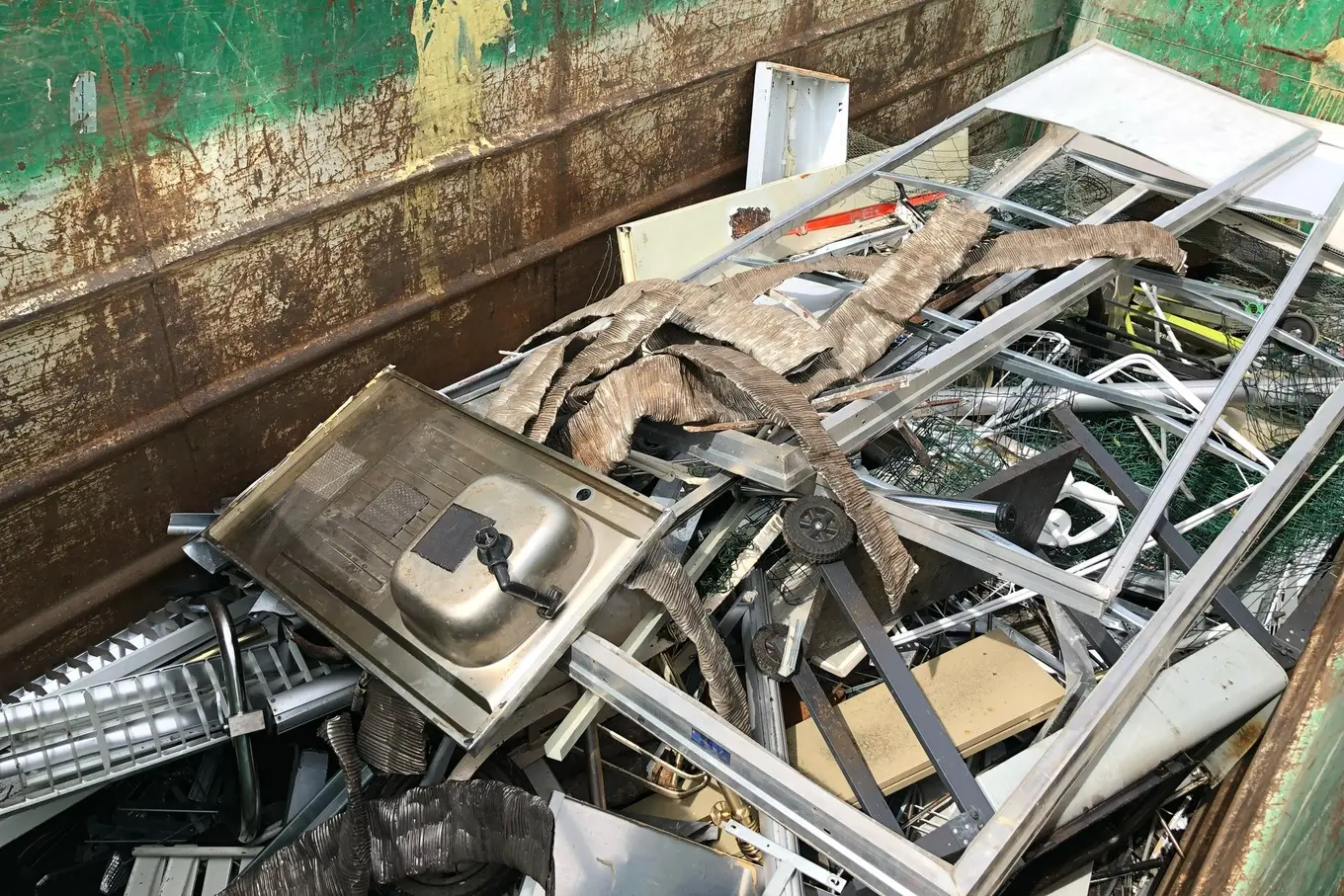 Recykling złomu z dojazdem do klienta – ekologiczne rozwiązania